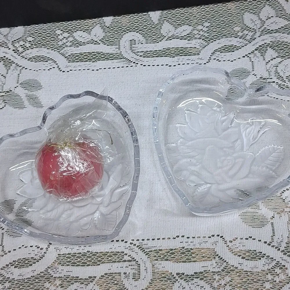 Studio Nova Mikasa Japan‎ frosted & embossed winter rose heart box